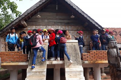 Ngày 24 tháng 04 năm 2018 Trường TH Trần Cao Vân tổ chức cho học sinh lớp 5 đi thăm quan trải nghiệm sáng tạo tại thành phố Buôn Ma Thuột